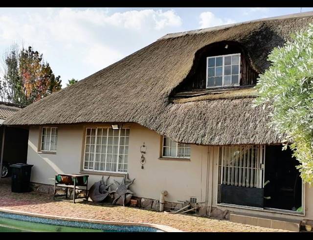3 BEDROOM HOUSE FOR SALE IN DERSLEY